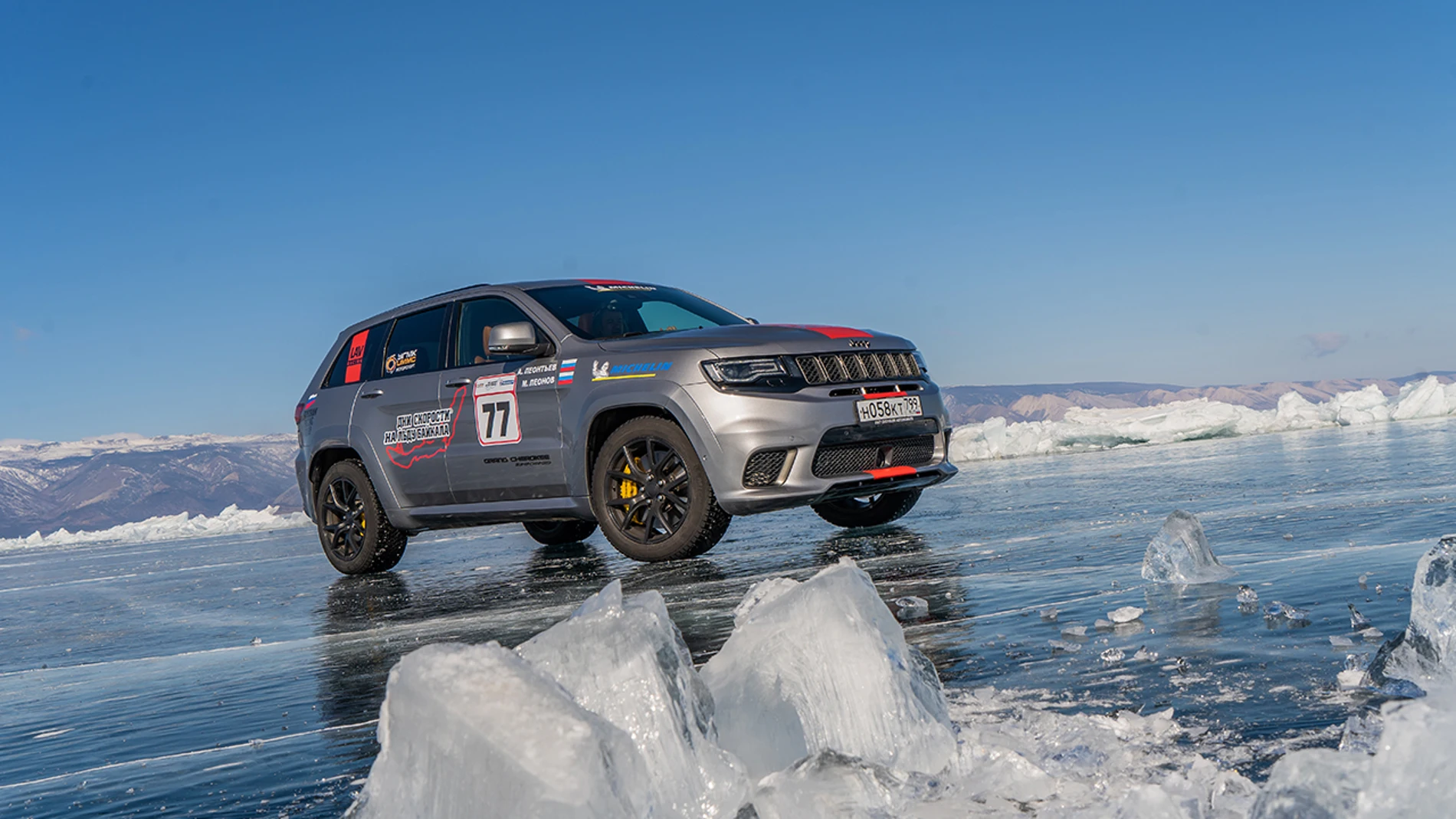 El Jeep Grand Cherokee bate el récord de velocidad sobre el hielo: 280 km/h