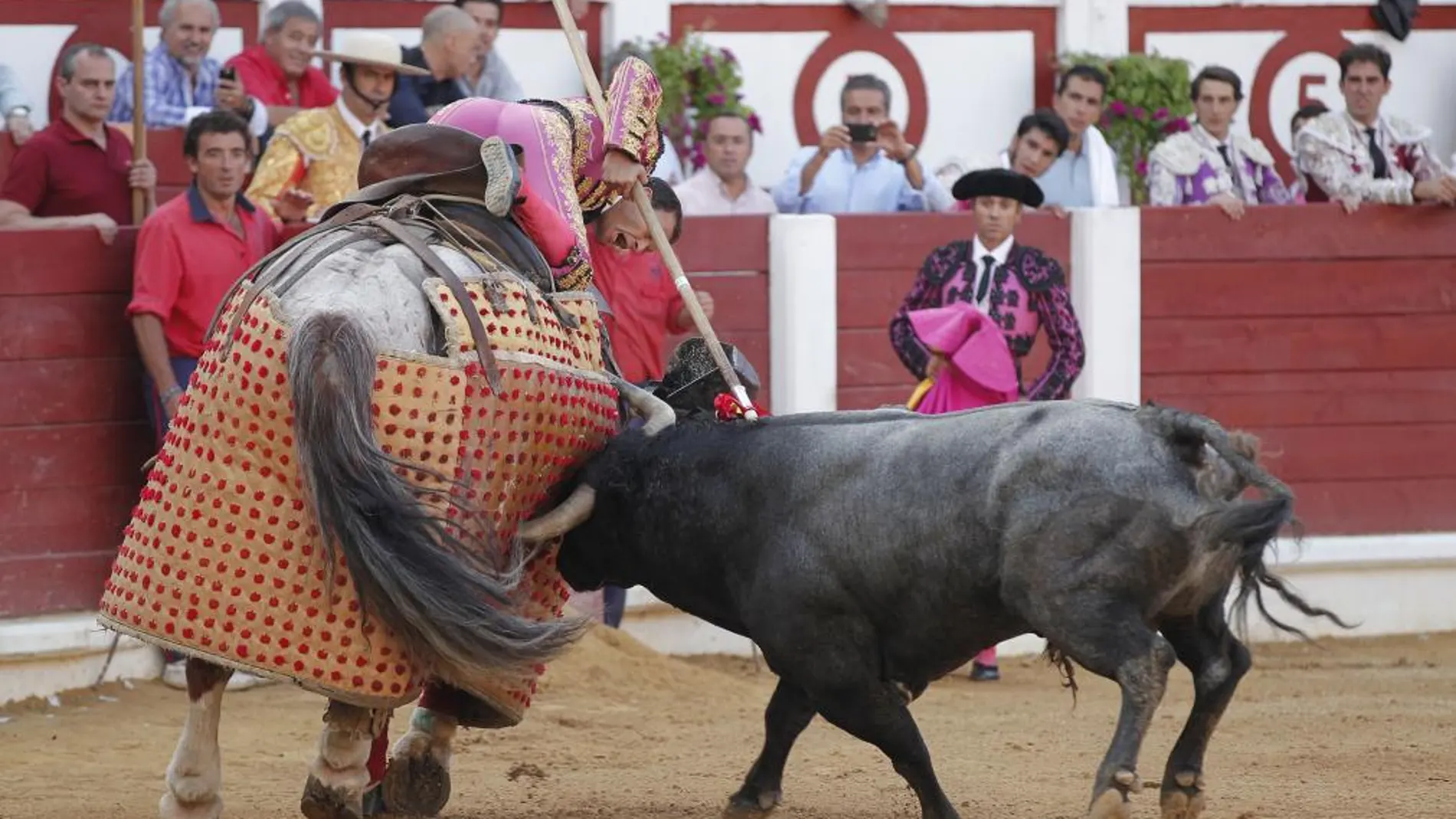 Ferrera mete la puya al tercer toro de La Quinta