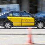 La ley establece que un taxista no puede encochar a menos de 50 metros de una parada a no ser que haya sido contactado por emisora