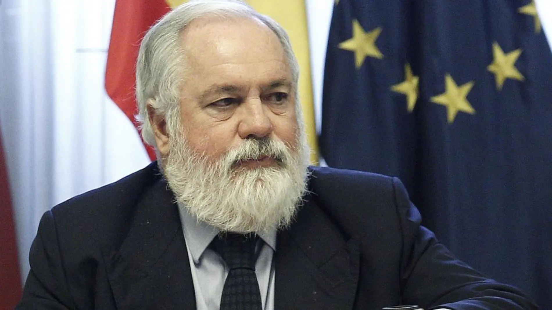 El Gobierno español, señaló Arias Cañete, también está defendiendo la necesidad de que cultivos como el del algodón o el tabaco tengan unos "niveles de ayudas importantes y un marco jurídico"que permita apoyar a estos productores "con la misma intensidad de ahora".