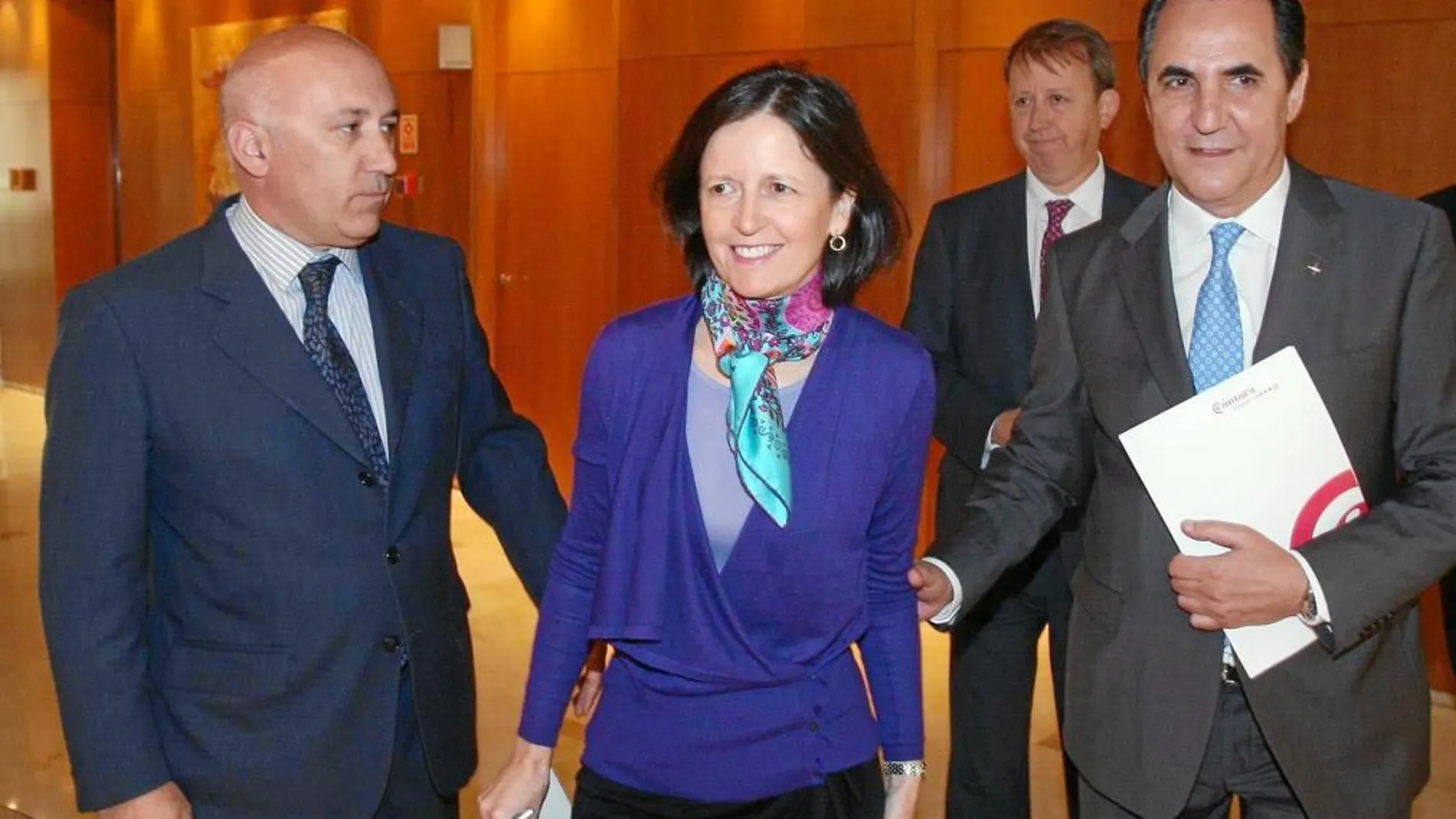 José Rolando Álvarez y Blanca Montero Corminas, antes de firmar el acuerdo, ayer en Valladolid
