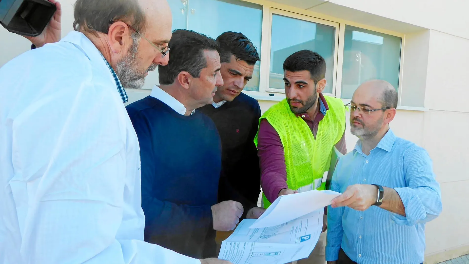 Bernabé Cano, alcalde de La Nucía, visitó las obras junto a Miguel Ángel Iborra, concejal de Urbanismo, y Gonzalo Merino.