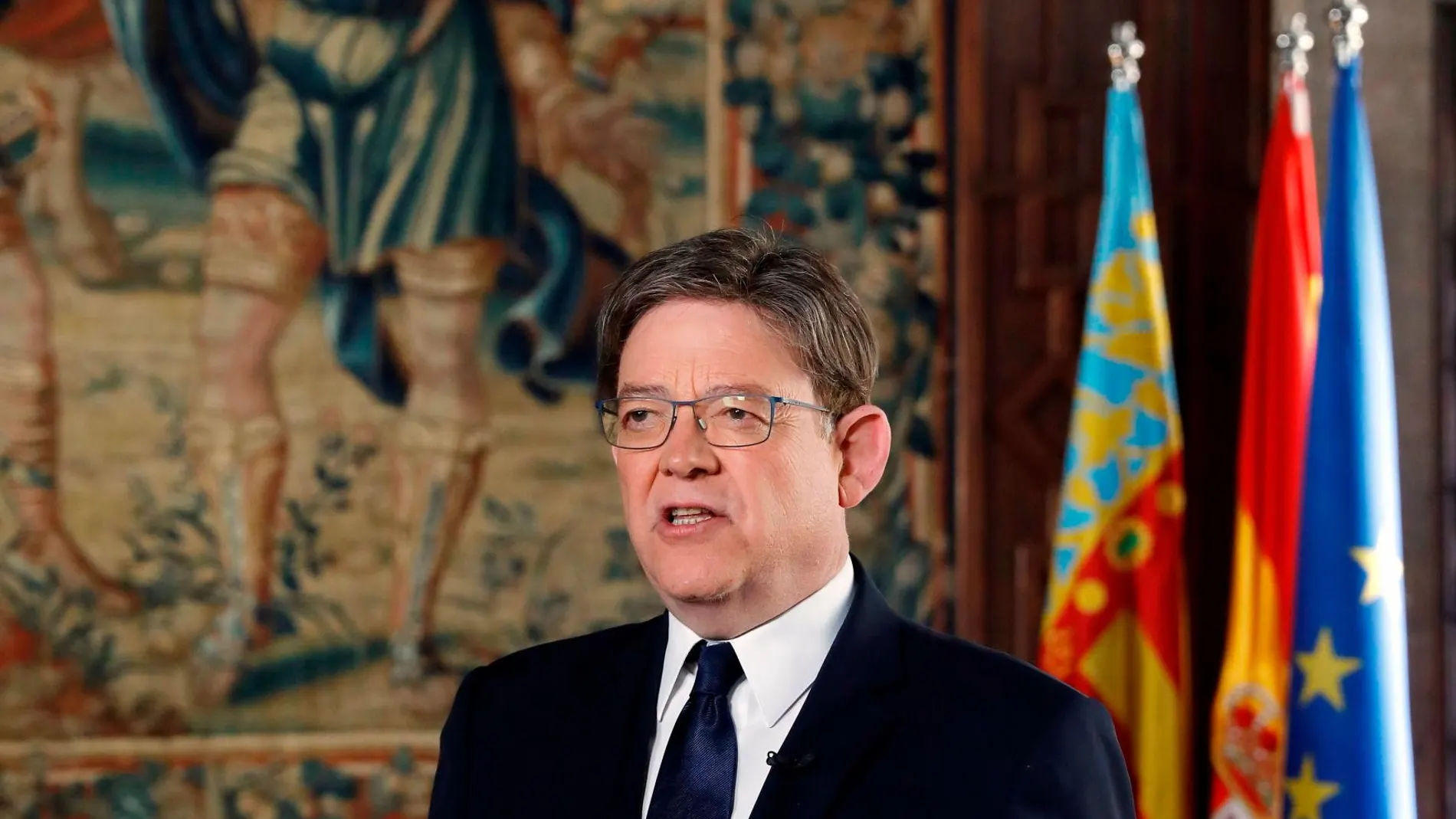 El presidente de la Generalitat, Ximo Puig, durante la grabación del discurso en su despacho. La intervención de Año Nuevo se emitió el pasado día 31 de diciembre