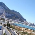 Las retenciones de vehículos ayer a la entrada del Peñón se prolongaron durante horas
