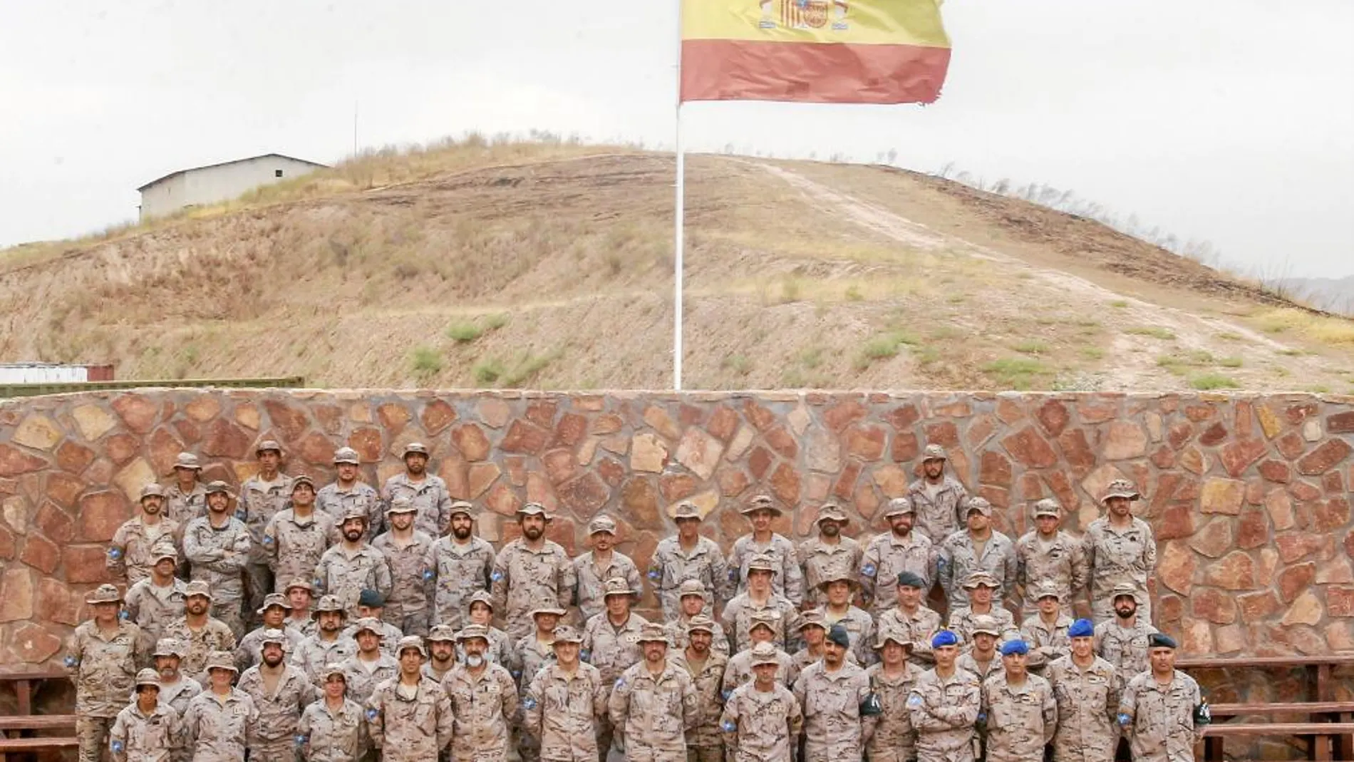 Foto de familia del último contingente de soldados desplegados en la base Ruy González de Clavijo