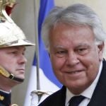 Felipe González llega al Elíseo