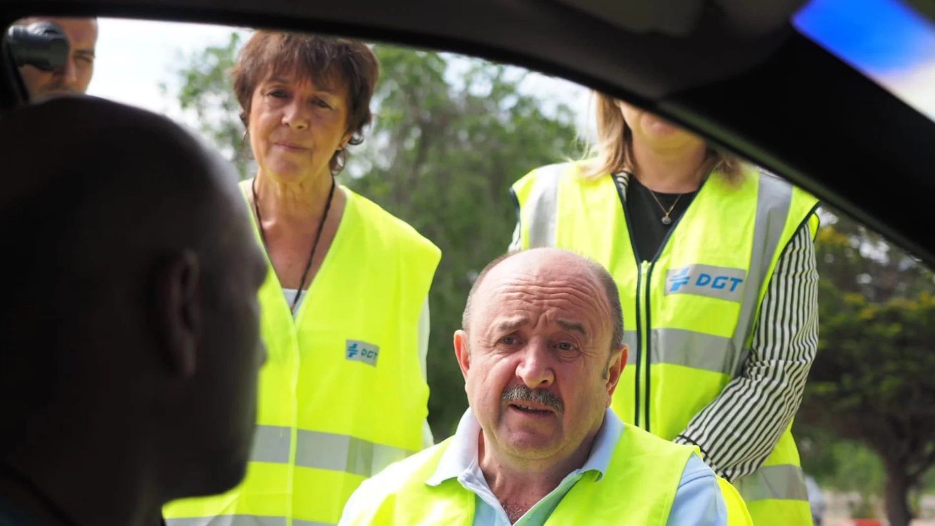 La delegada del Gobierno en Castilla y León, Mercedes Martín, presenta la campaña de vigilancia de alcohol y drogas de la DGT junto a miembros de Aspaym