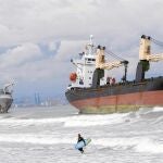 La playa de El Saler sufrió el azote de las tareas para desencallar dos barcos, a principios de año