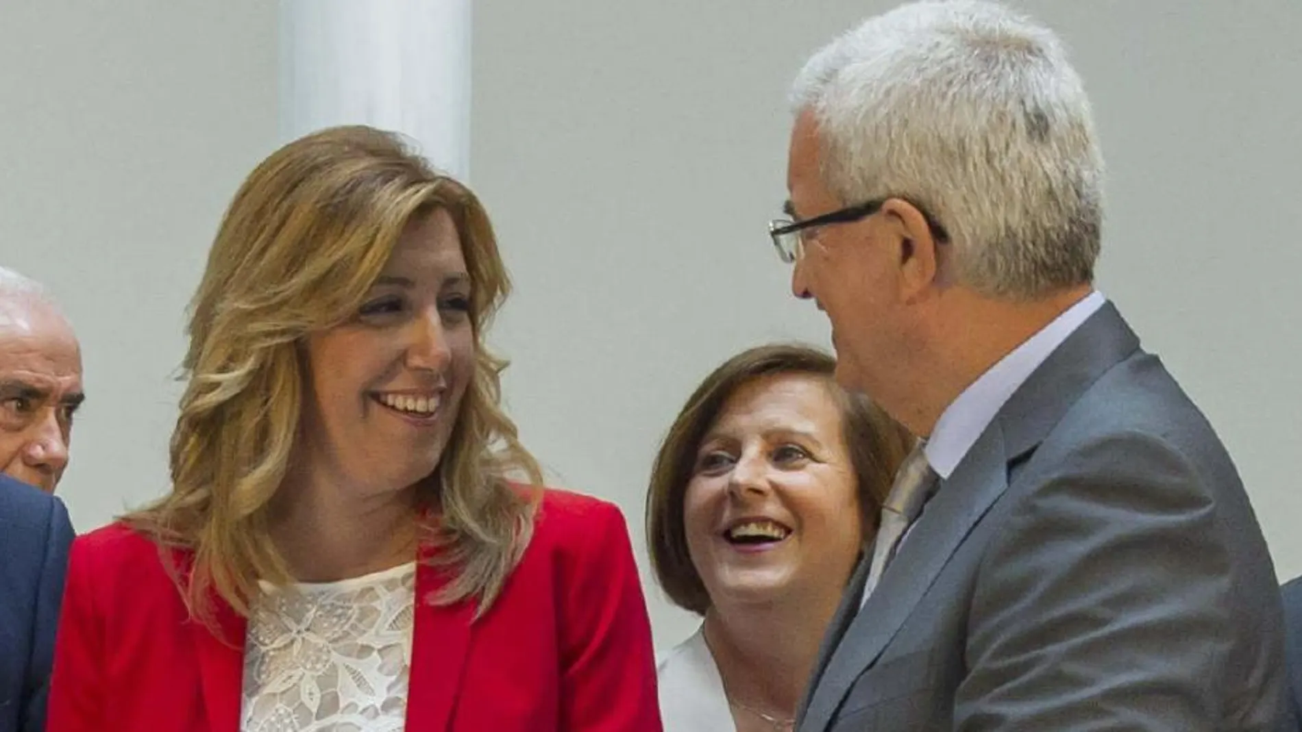 Susana Díaz, junto a Manuel Jiménez Barrios, ayer, en la presentación del nuevo Ejecutivo andaluz.