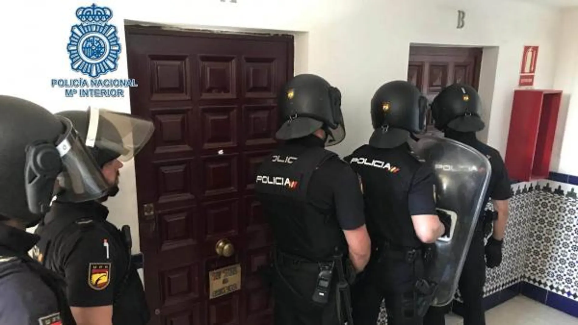 La Policía entró finalmente en el domicilio donde se atrincheró el detenido /Foto: La Razón