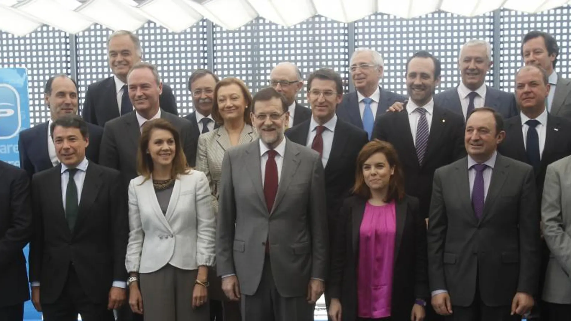 Rajoy y los líderes del PP antes de la reunión sobre el déficit