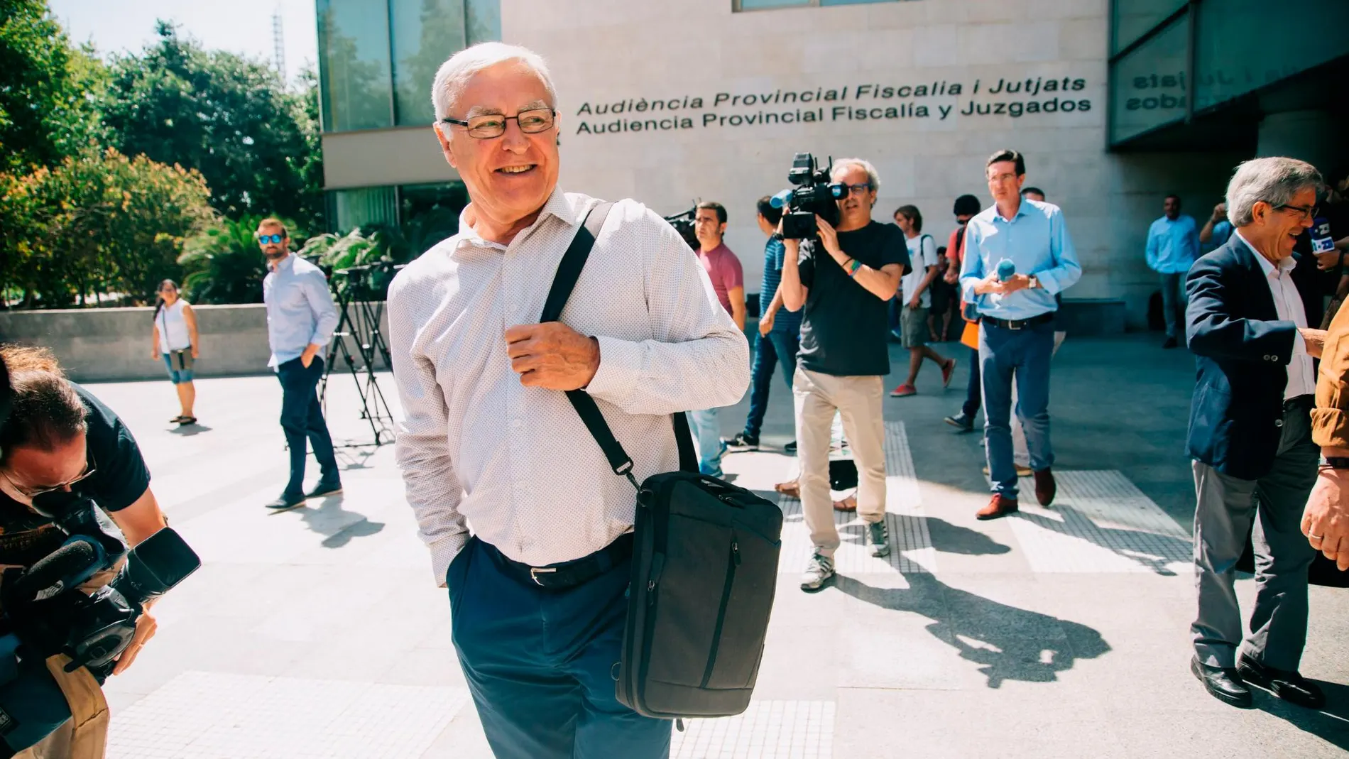 El alcalde Joan Ribó, sale de la Ciudad de la justicia tras prestar declaración (FOTOGRAFíA: KIKE TABERNER)