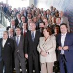 Fabra con Rus, Castellano, Barberá, Moliner y el resto de diputados populares ayer en la interparlamentaria