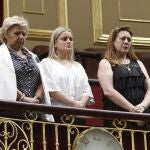 Ángeles Pedraza, Mari Mar Blanco y Pilar Manjón durante el homenaje a las víctimas celebrado hoy en el Congreso