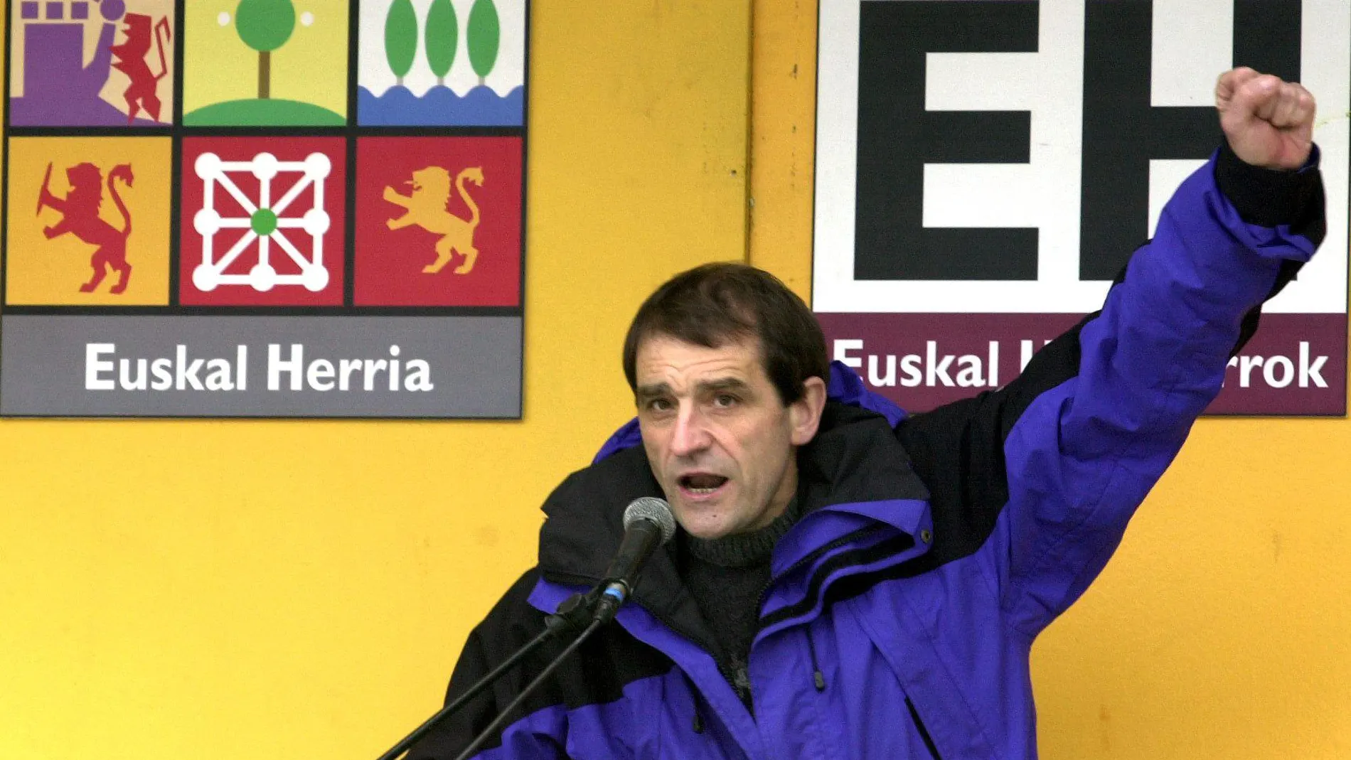 José Antonio Urrutikoetxea, "Josu Ternera", durante la campaña electoral de las elecciones de 2001