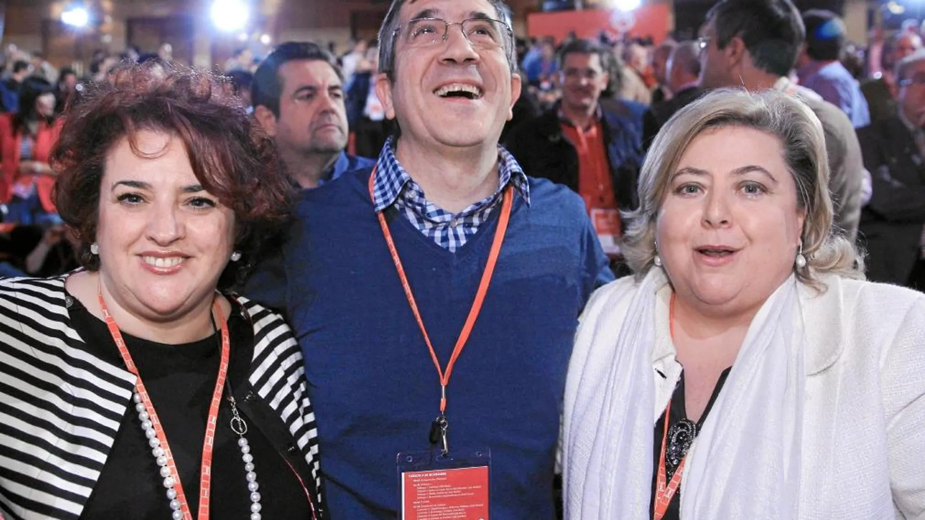Eduardo Madina, Patxi Lopez y Carme Chacón acapararon todas las miradas en el Palacio de Congresos donde los socialistas celebraban su conferencia política