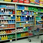 Los artículos empleados para limpiar y cocinas en casa emiten sustancias contaminantes / Reuters