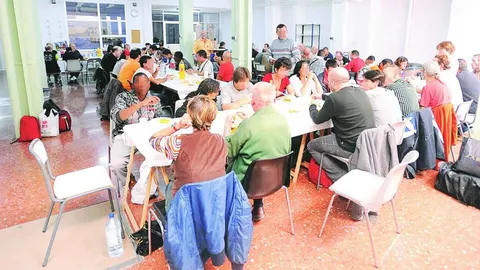 Los comedores sociales alimentan a aquellas personas con más dificultades económicas