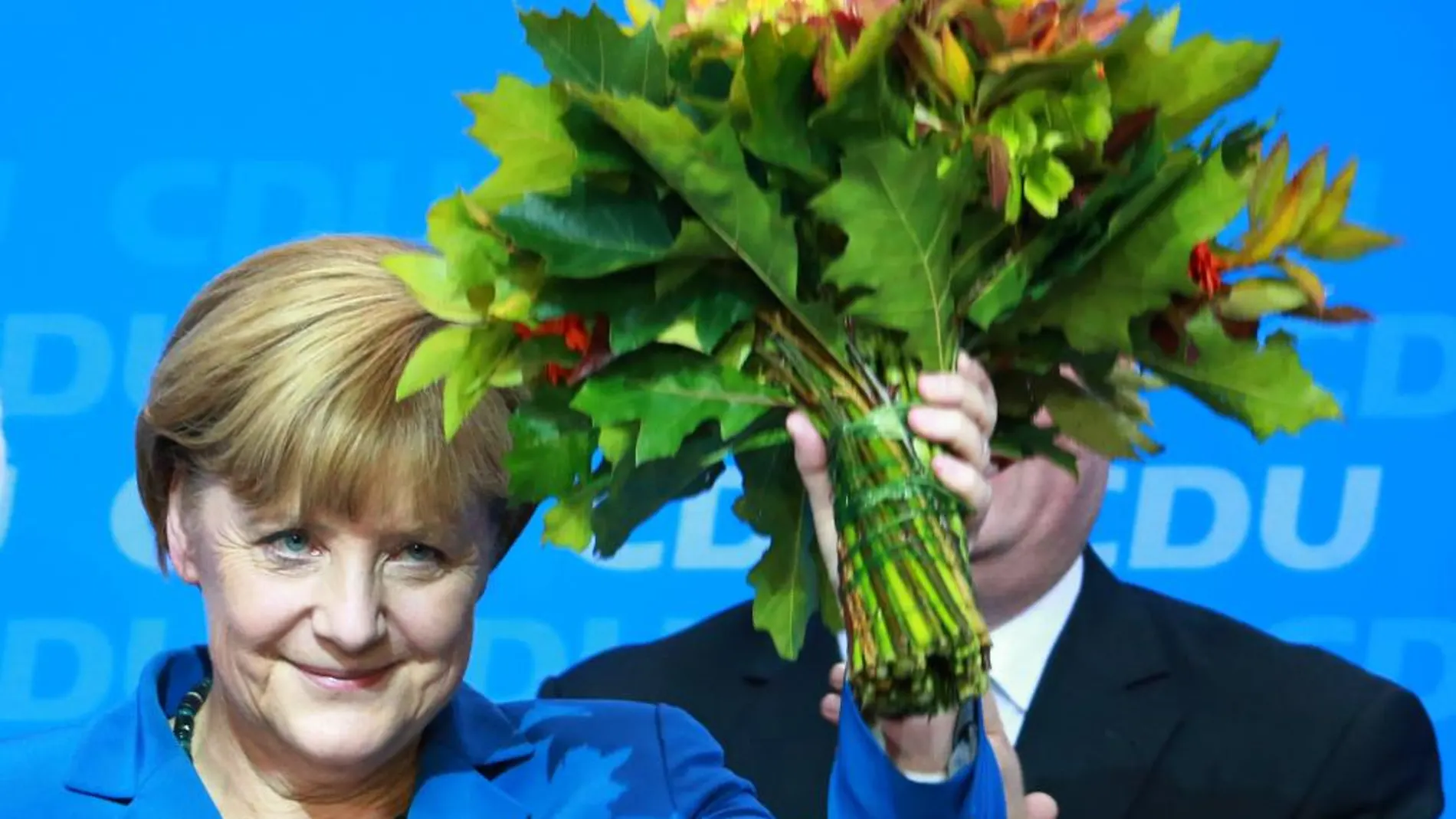 Merkel flirtea con socialdemócratas y verdes