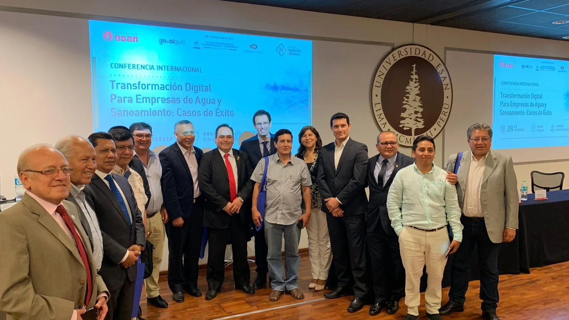 En la imagen, el CEO de GO Aigua, Jaime Barba, junto al resto de participantes en la Conferencia Internacional que se celebró en Perú con el título «La transformación digital para las empresas de agua y saneamiento»