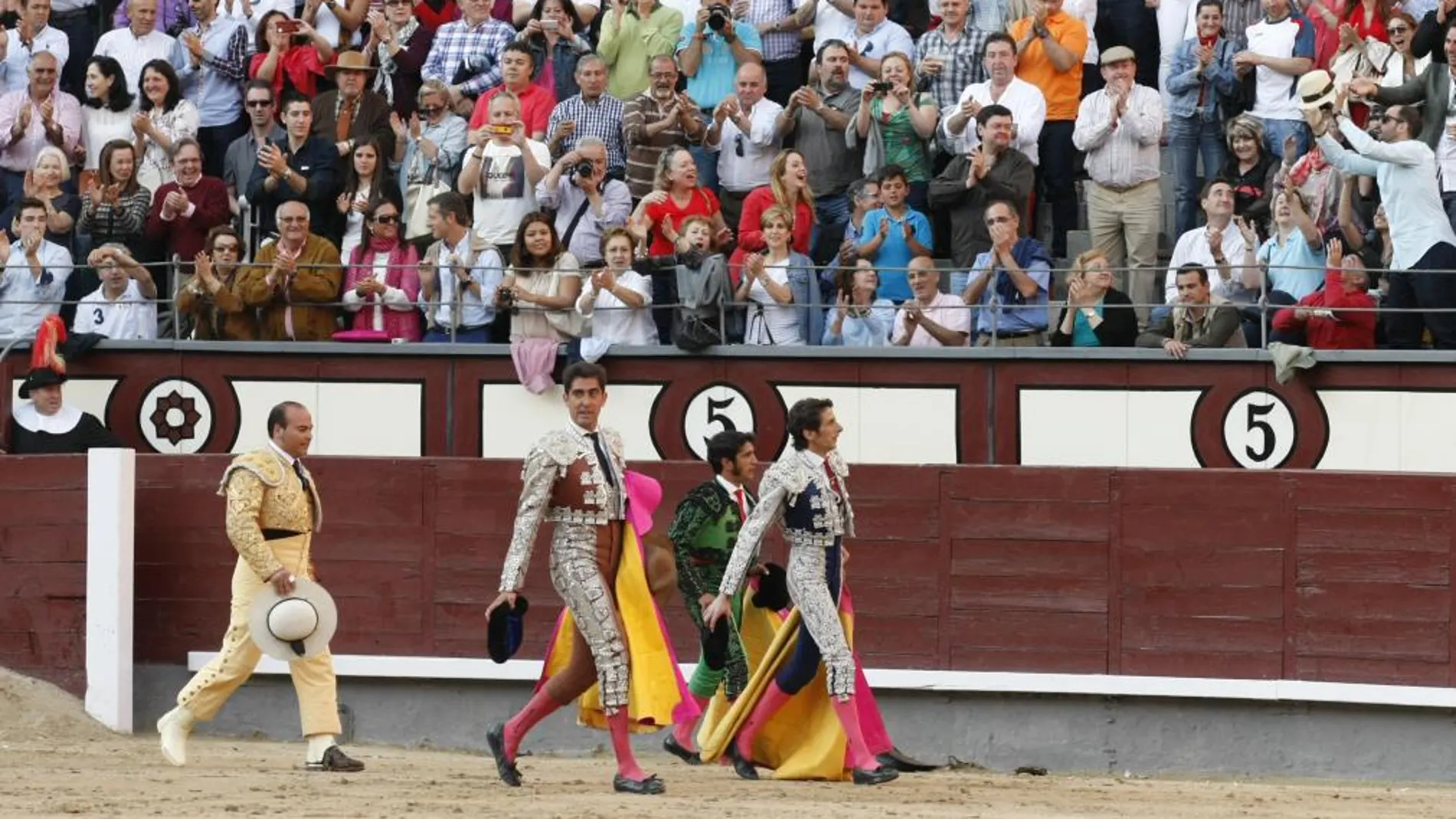 La cuadrilla de Javier Castaño da la vuelta al ruedo tras su magnífica actuación en el quinto