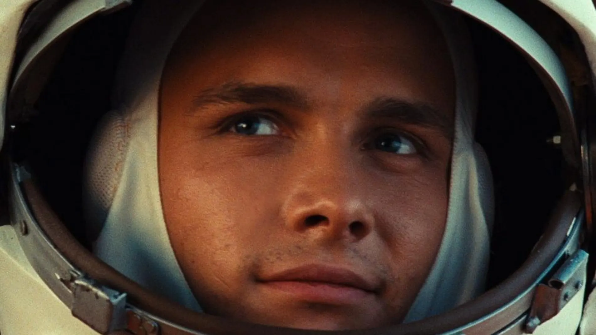 Fotografía facilitada por la agencia "Sarafán"del actor Yaroslav Zhalnin en el papel de Yuri Gagarin antes de subirse a la nave Vostok.