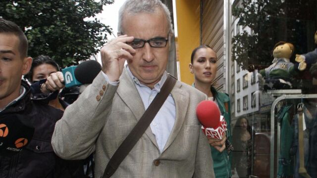 Alfonso Basterra no soporta recordar el día del registro de su piso, en el que la gente le gritaba "asesino, asesino"