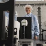 El premio Nobel de Física 2018, Gérard Mourou, visita al Centro de Láseres Pulsados (CLPU) de Salamanca
