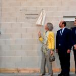 La Reina inaugura un banco de alimentos en Alcorcón