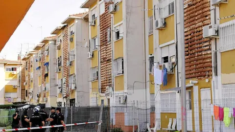Agentes de la Policía Nacional, durante una operación en las Tres Mil Viviendas