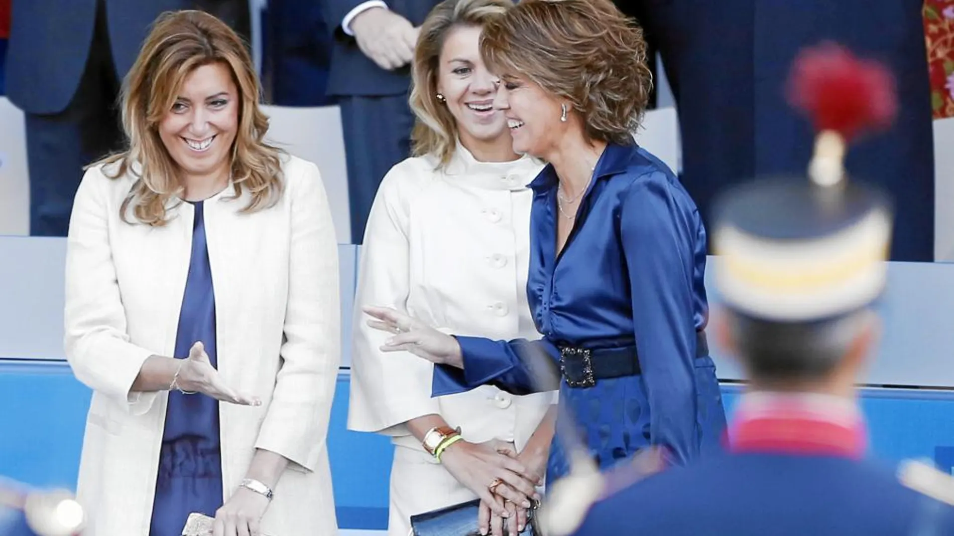 La presidenta andaluza, Susana Díaz, charló distendidamente con Cospedal y Barcina