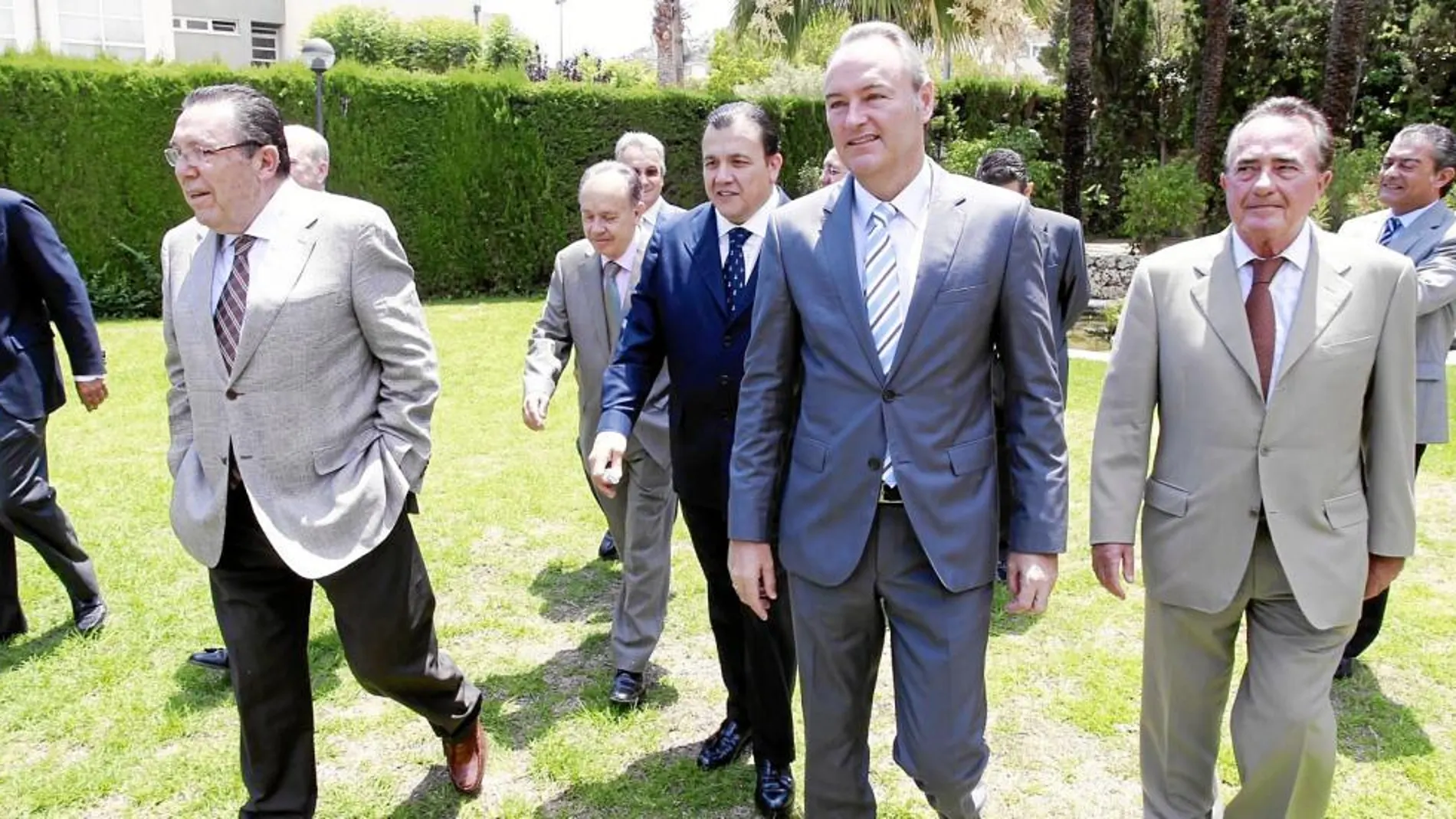 El presidente Fabra a la llegada a la Cámara de Comercio de Alicante donde almorzó con el Comité Ejecutivo de este organismo
