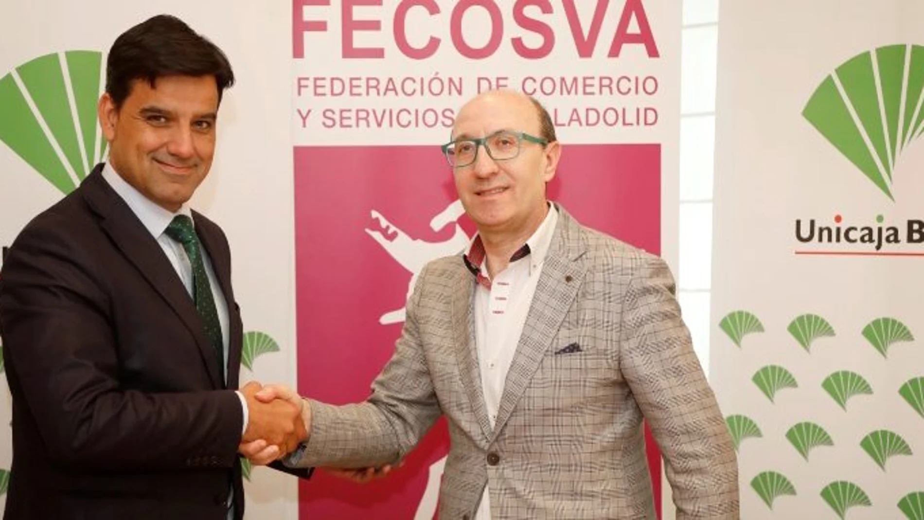 El Director Territorial de Unicaja Banco, Manuel Rubio, y el presidente de Fecosva, Jesús Herreras