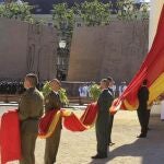 GRA014 MADRID, 01/06/2013.- Los actos principales de celebración del Día de las Fuerzas Armadas han arrancado hoy con el izado solemne de bandera, una enseña de unos 300 metros cuadrados, en la madrileña plaza de Colón. EFE/Víctor Lerena