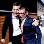 Tomás Gómez, alcalde de Parla entre 1999 y 2008, junto a su sucesor, José María Fraile