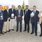 José María Aznar posa con los autores de informe sobre la reforma fiscal elaborado por FAES
