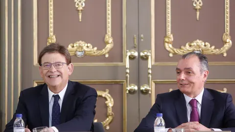 El presidente de la Generalitat, Ximo Puig, y el líder de la Confederación Empresarial de la Comunitat Valenciana (CEV), Salvador Navarro, ayer durante su encuentro