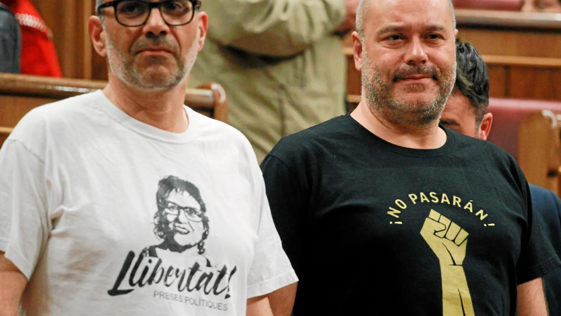 Diputados de Esquerra con camisetas reivindicativas. Foto: Cipriano Pastrano