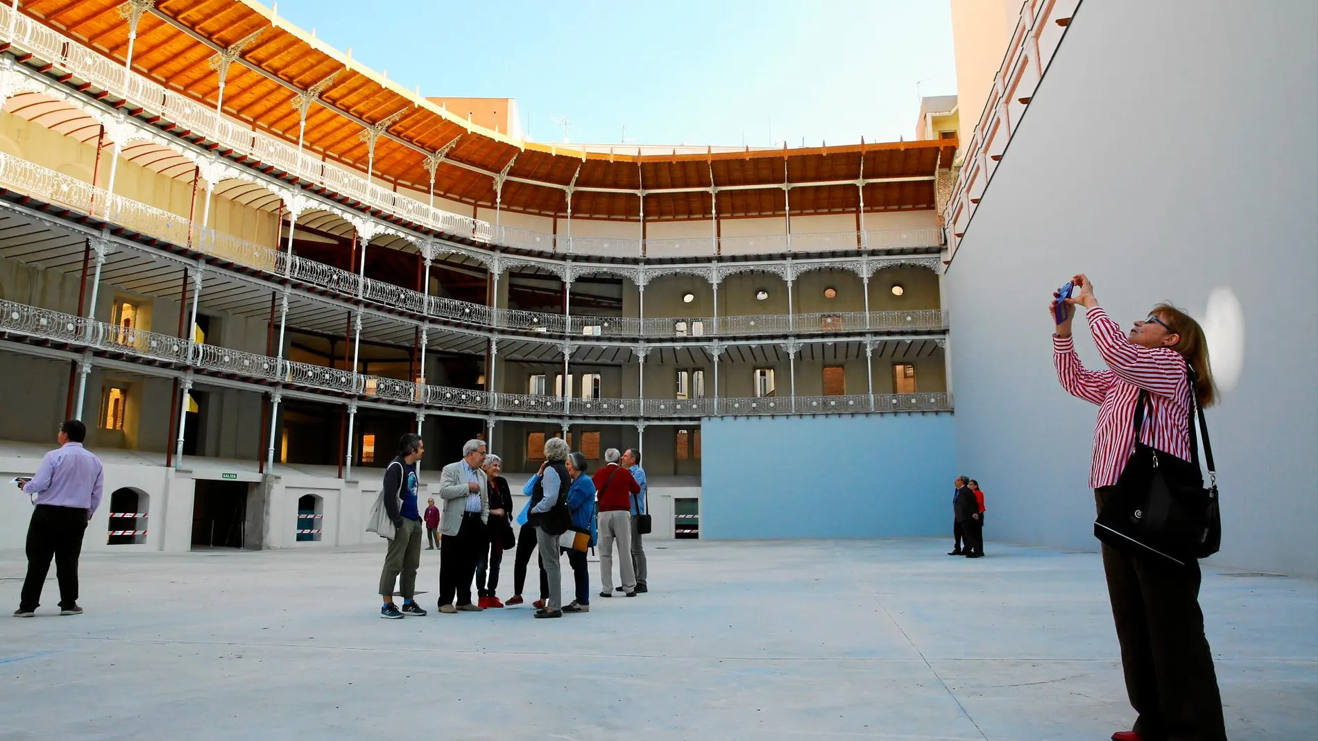 Ayer se pudo ver el aspecto renovado del frontón Beti-Jai tras finalizar en enero pasado los trabajos de rehabilitación / Foto: Cipriano Pastrano