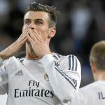 Bale lanza un beso a la grada del Bernabéu después de marcar
