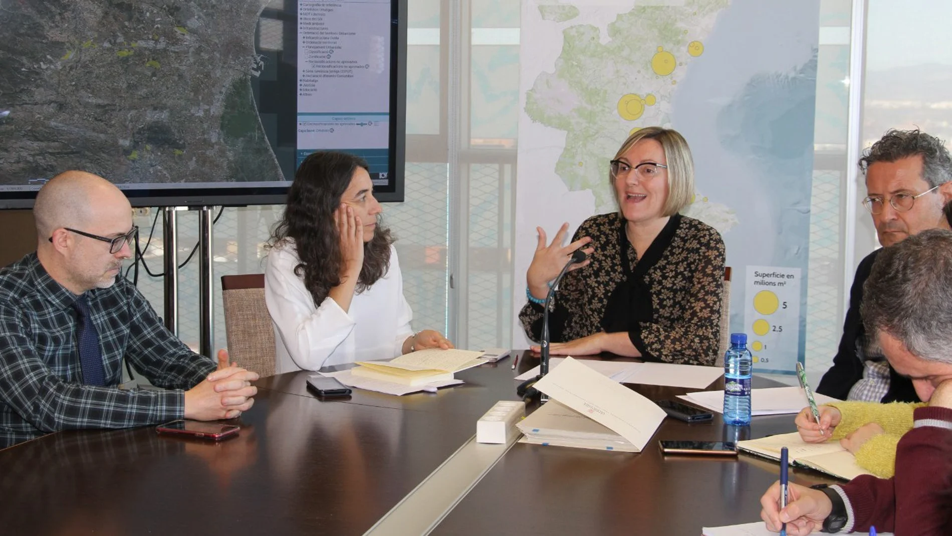 La consellera de Vivienda, María José Salvador, presentó ayer el visor cartográfico por el que se puede acceder a los proyectos urbanísticos rechazados