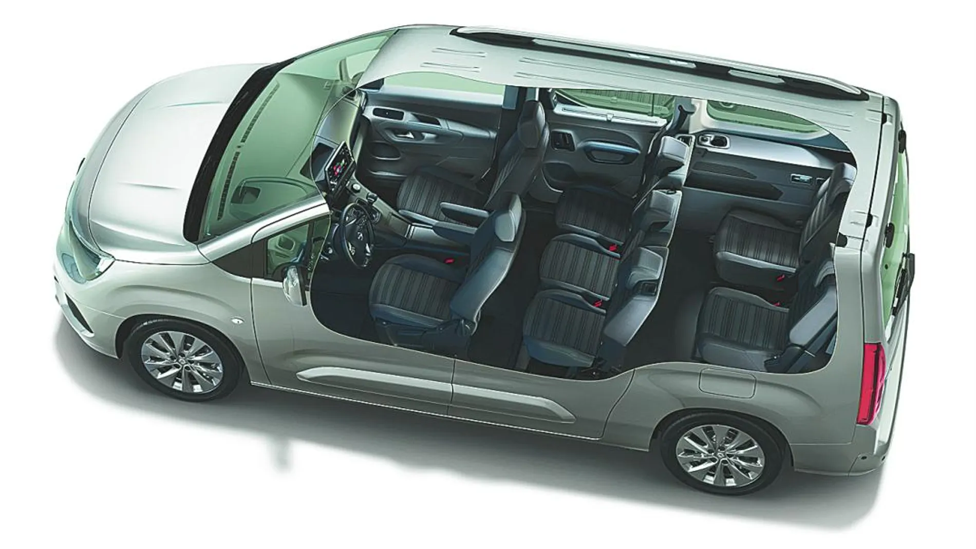El Opel Combo Life resulta ideal para viajar con niños, ya que presume de un amplio interior, así como un gran maletero y sus tres isofix traseros. Abajo a la izquierda, detalle del interior, caracterizado por el techo panorámico y una pantalla táctil de ocho pulgadas