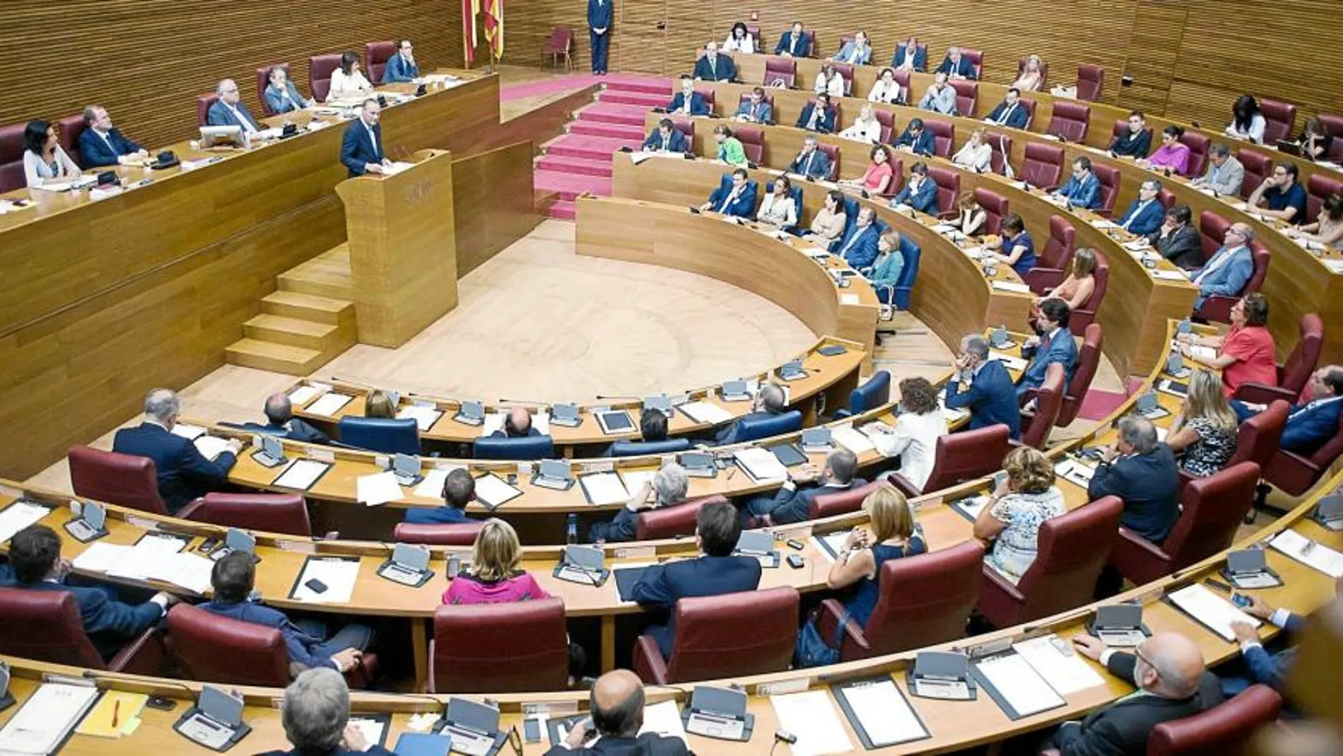 El presidente de la Generalitat, Alberto Fabra, en una de las sesiones de control de Les Corts valencianas