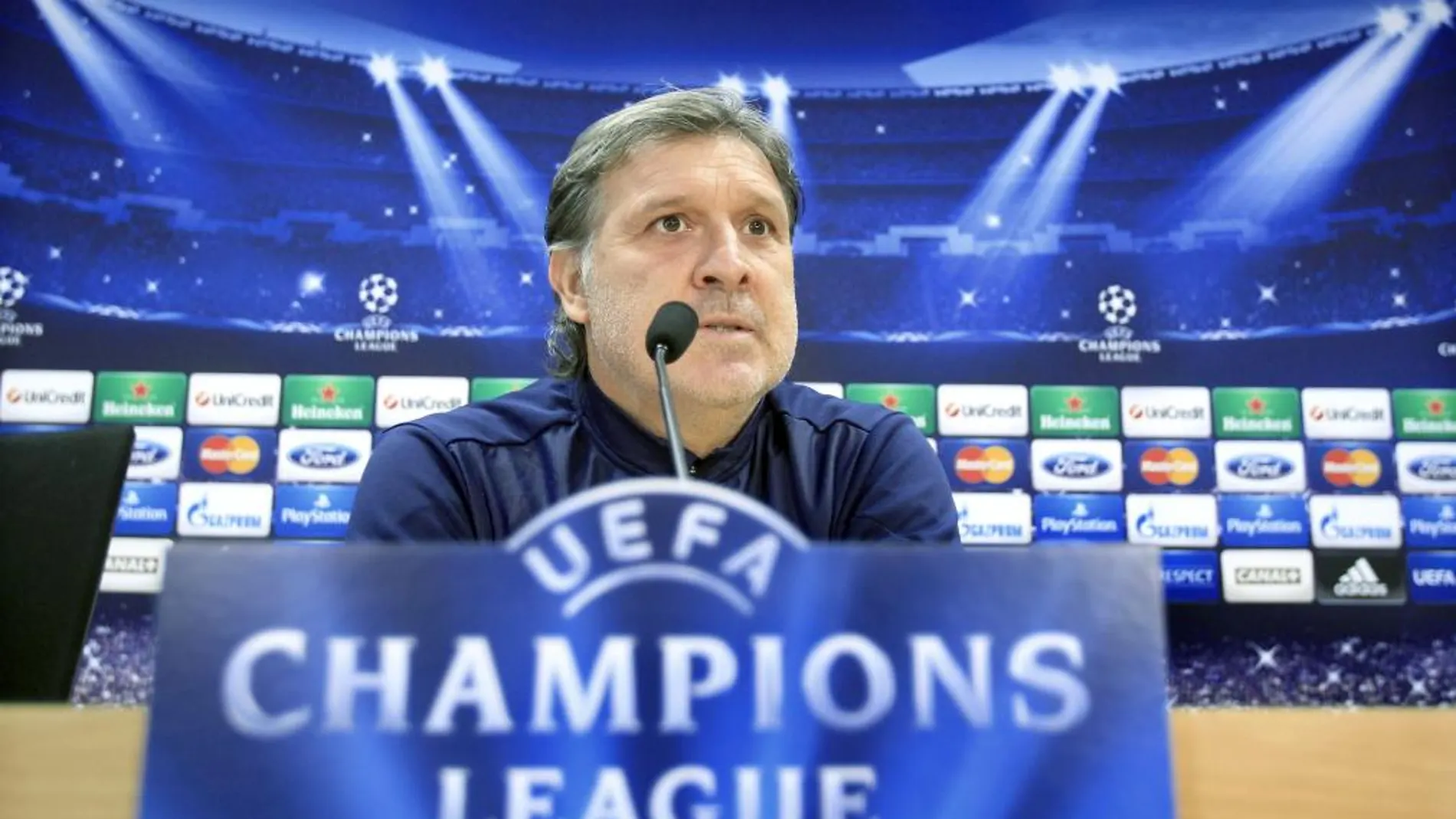 El entrenador argentino del FC Barcelona, Gerardo "Tata"Martino, durante la rueda de prensa posterior al entrenamiento