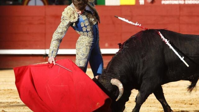 Román torea en redondo, en imagen de archivo