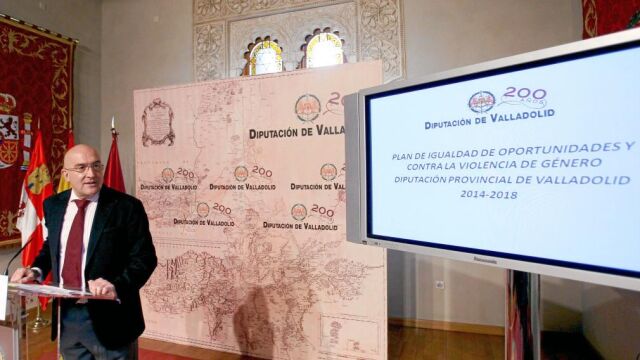 El presidente de la Diputación de Valladolid, Jesús Julio Carnero, presenta el V Plan de Igualdad de Oportunidades y Contra la Violencia de Género