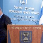 El primer ministro isralí, ayer, tras la rueda de prensa que ofreció en Jerusalén
