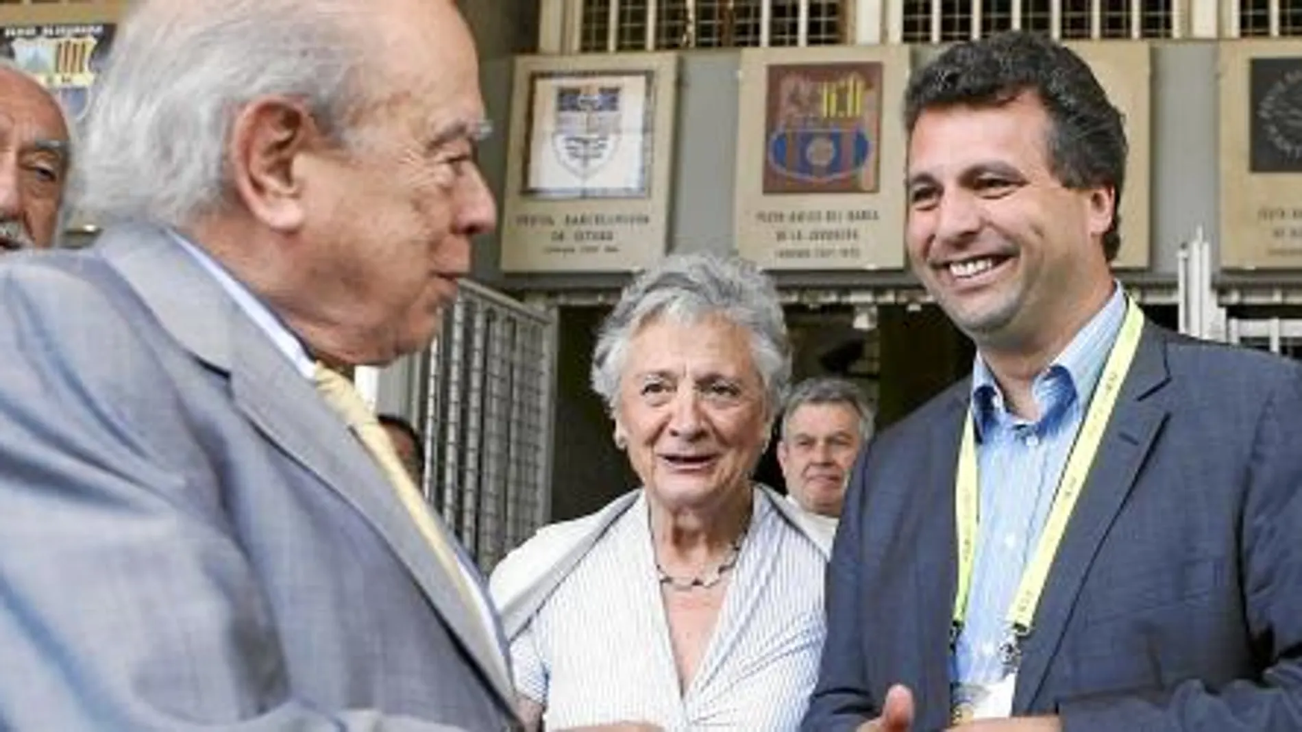 Jaume Ferrer Graupera (derecha) conversa, en una imagen de archivo, con el ex presidente de la Generalitat