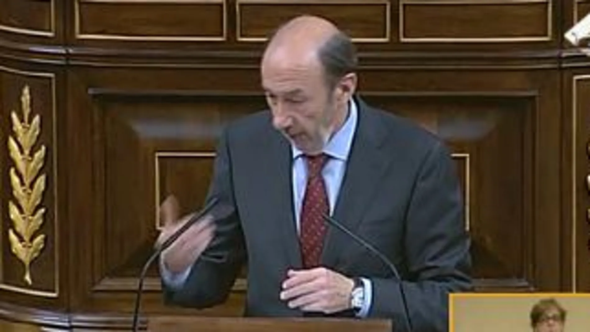 Rubalcaba sube al estrado a dar la réplica