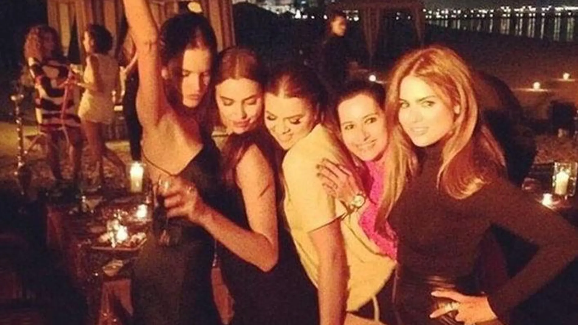 Irina Shayk, Paris y Nicky Hilton, Alessandra Ambrosio y Khloe Kardashian disfrutan de la noche de Dubai